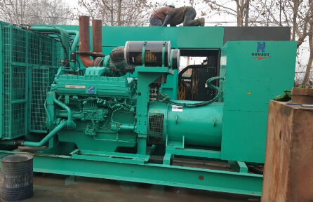 安远发电机组如何判断水冷式机油散热器内部是否需要清洗？